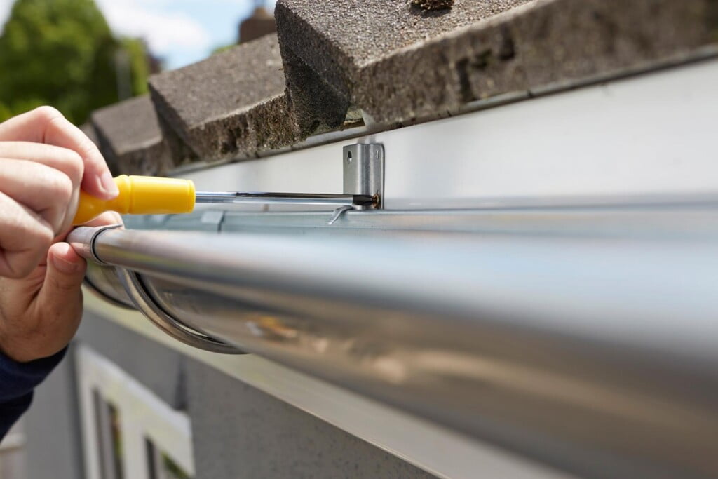 What Are Seamless Gutters